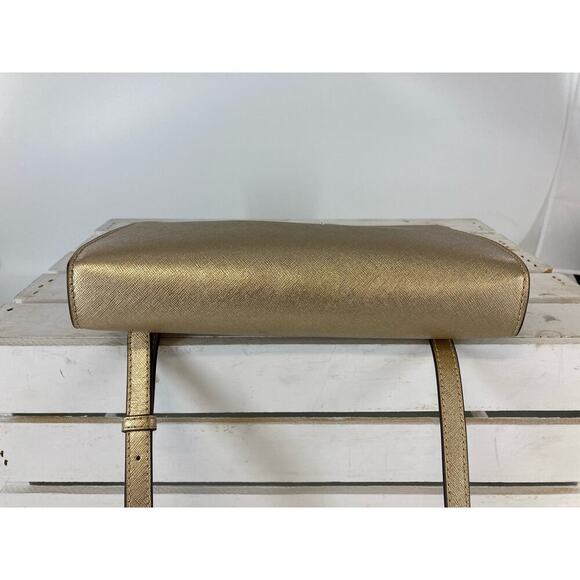 MICHAEL KORS, SMALL GOLD SAFFIANO LEATHER CROSSBODY BAG - Picture 5 of 13